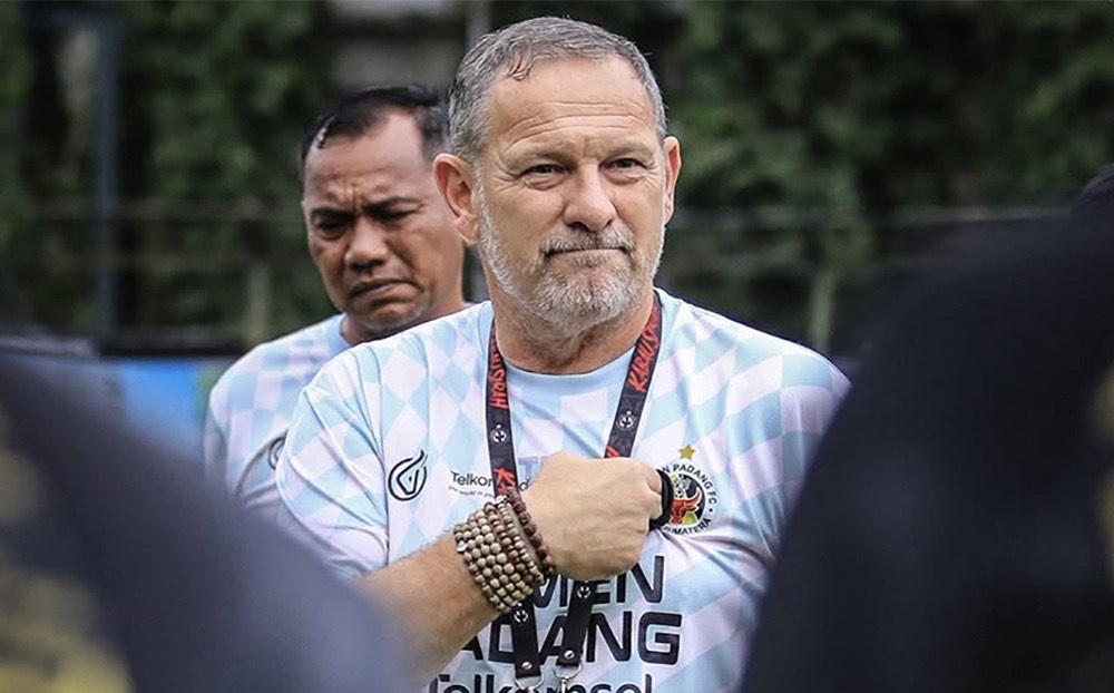 Manajemen Semen Padang FC mengumumkan pemecatan pelatih Dejan Antonic usai hasil minor melawan PSIM Yogyakarta