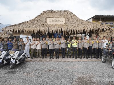 Kapolda Jawa Barat Irjen Pol Rudi Setiawan meninjau Pos Pengamanan Terpadu Operasi Ketupat Lodaya 2026 di kawasan Nagreg, Kabupaten Bandung/Foto: Humas POLRI