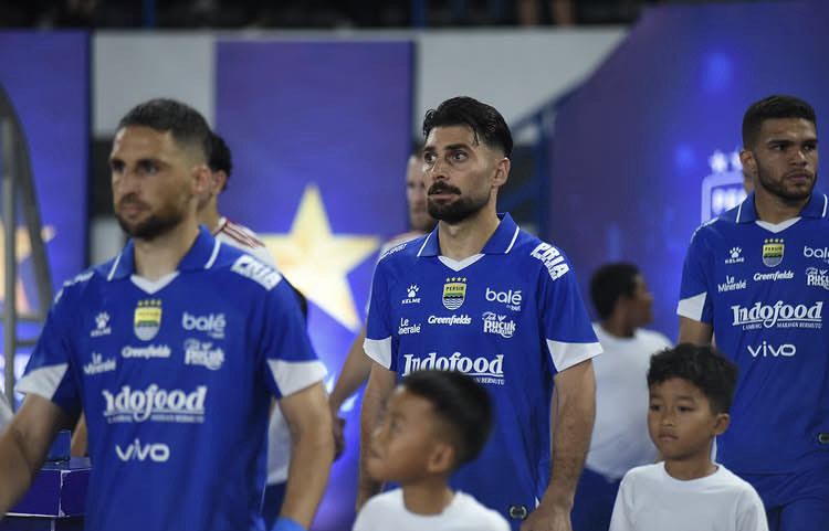Bek Persib Bandung Frans Putros