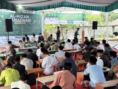 Suasana forum Bahtsul Masail LBM PWNU Jawa Barat di Ponpes Al-Mizan membahas standarisasi zakat profesi/Foto: Humas PWNU Jabar