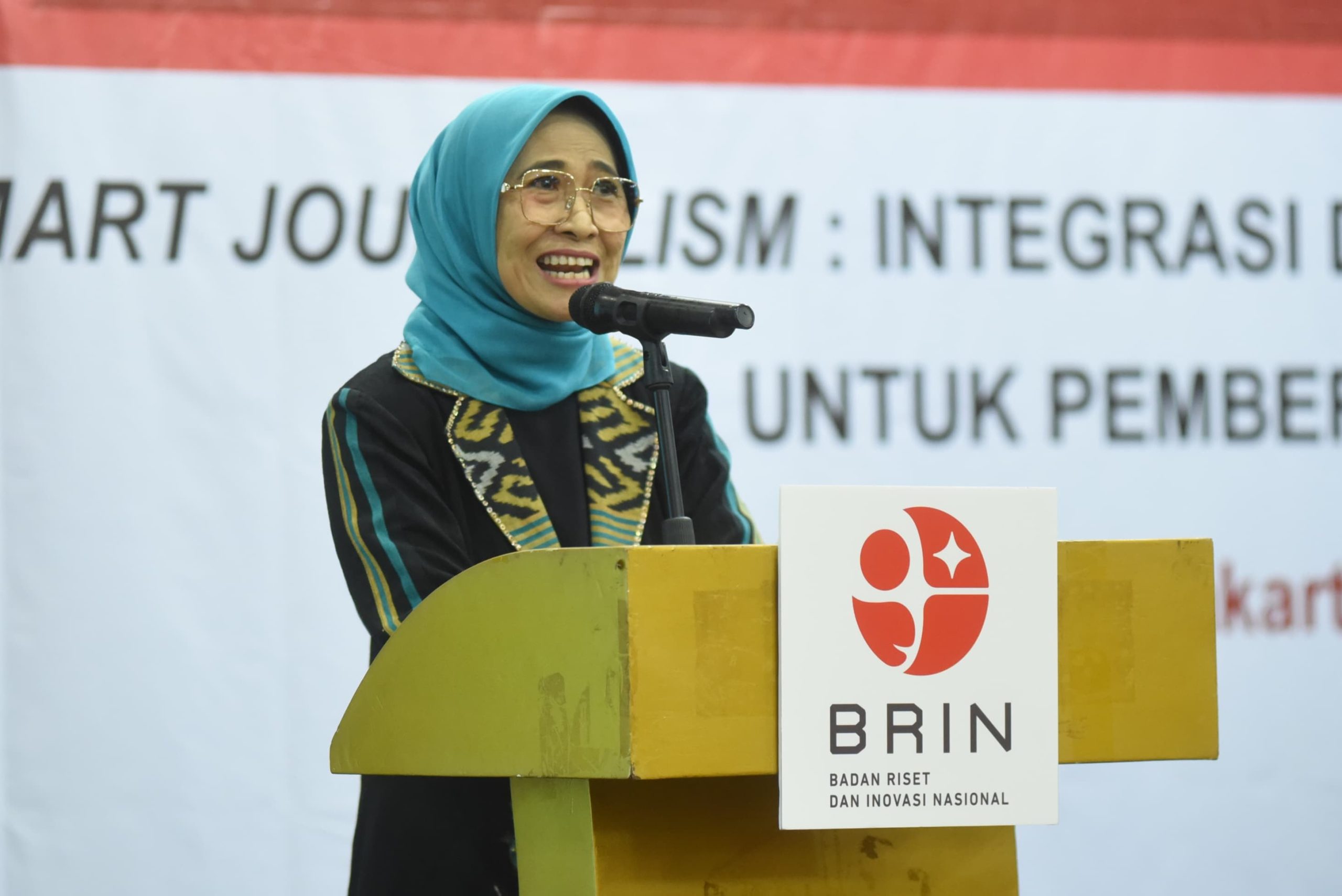 Ketua Komisi X DPR RI, Hetifah Sjaifudian saat menjadi pembicara kunci dalam diskusi yang dihadiri para jurnalis di Jakarta, Minggu (15/3/2026)/Foto: Humas DPR RI