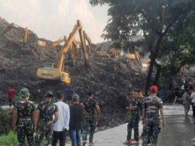 Alat Berat diturunkan di TPST Bantargebang Bekasi/Foto: Biro Pers Pemkot Bekasi
