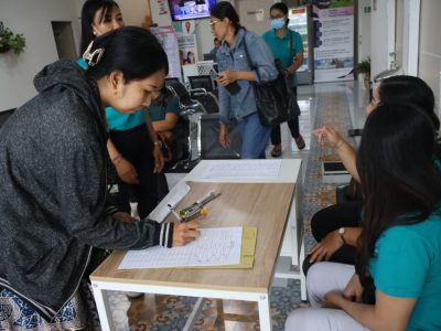 Suasana pelaksanaan pemeriksaan HPV DNA Test di Klinik Sutji Medika, Singaraja, dalam rangka peringatan HUT ke-422 Kota Singaraja
