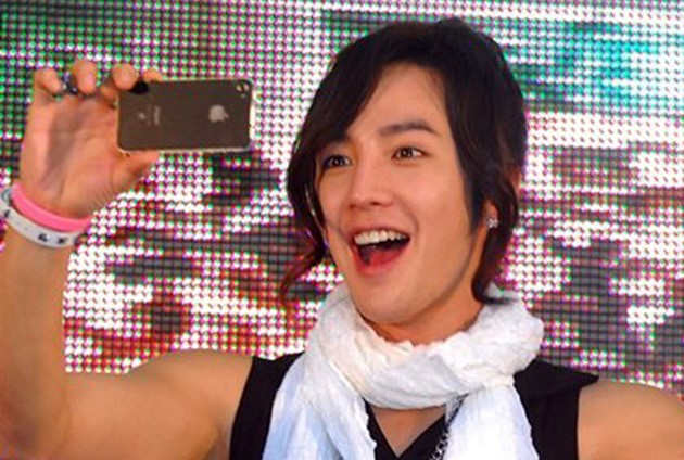 Jang Keun Suk pertimbangkan peran gangster jago masak dalam drama Korea terbaru Hyupban. Comeback setelah tiga tahun vakum dari layar kaca.