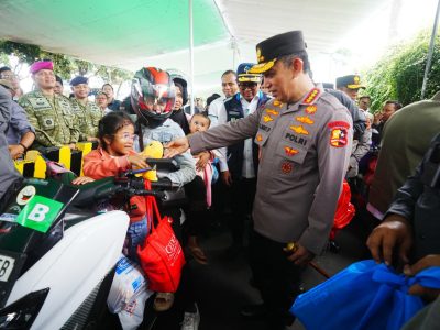 Kapolri Jenderal Listyo Sigit Prabowo saat meninjau Pelabuhan Bakauheni, Lampung, untuk memastikan kelancaran arus balik Idulfitri 2026
