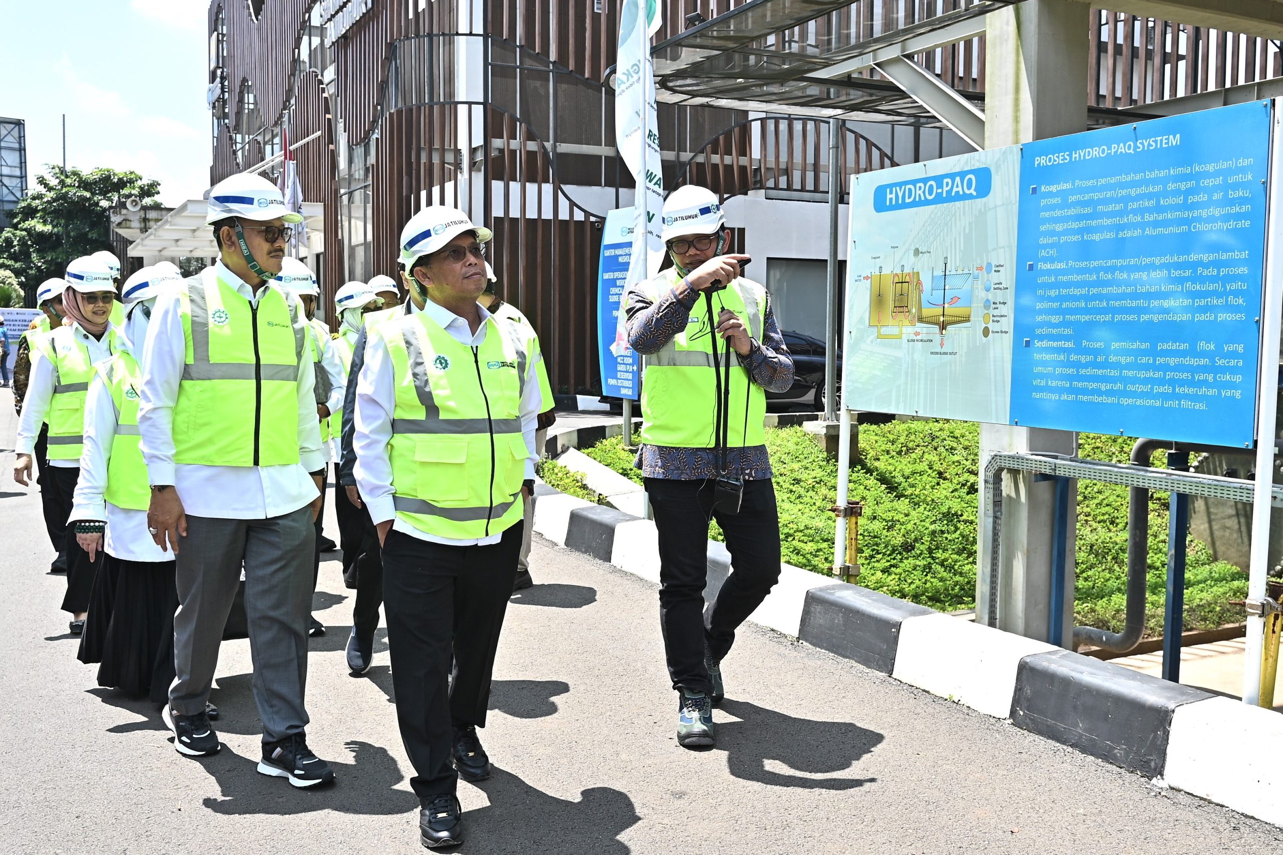 Anggota Komisi VI DPR RI, Herman Khaeron saat memimpin Kunjungan Kerja Spesifik Komisi VI DPR RI ke fasilitas WTJJ SPAM yang dikelola oleh PT Wika Tirta Jaya Jatiluhur di Kota Bekasi, Provinsi Jawa Barat, beberapa waktu yang lalu/Foto: Humas DPR RI