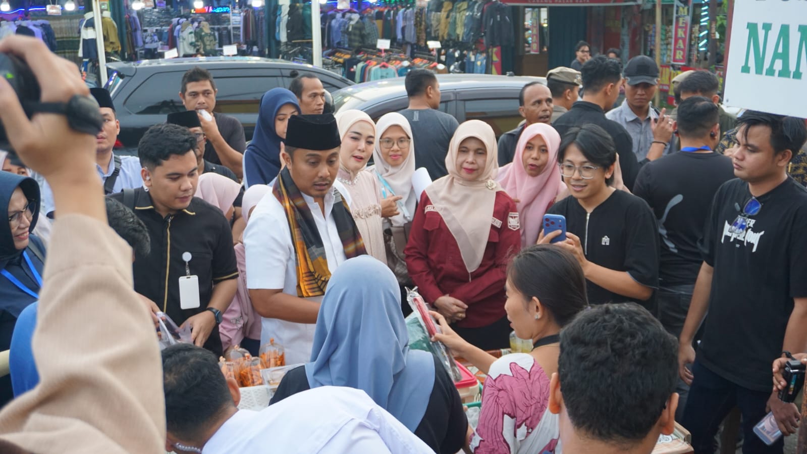 Wakil Gubernur Sumatera Barat Vasko Ruseimy meninjau langsung Pasar Nanggalo Siteba, Padang, untuk memastikan keamanan pangan selama Ramadan