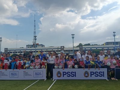 Program Next Goal hadirkan pelatih eks mentor Mbappe untuk 400 pemain putri Indonesia. Simak agenda coaching clinic hingga pengiriman tim U-17 ke Prancis.