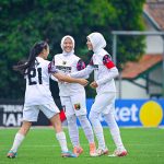 im Saswco Mojang merayakan gol dalam laga Hydroplus Soccer League U-18 melawan Putri Sukabumi di Cimahi.