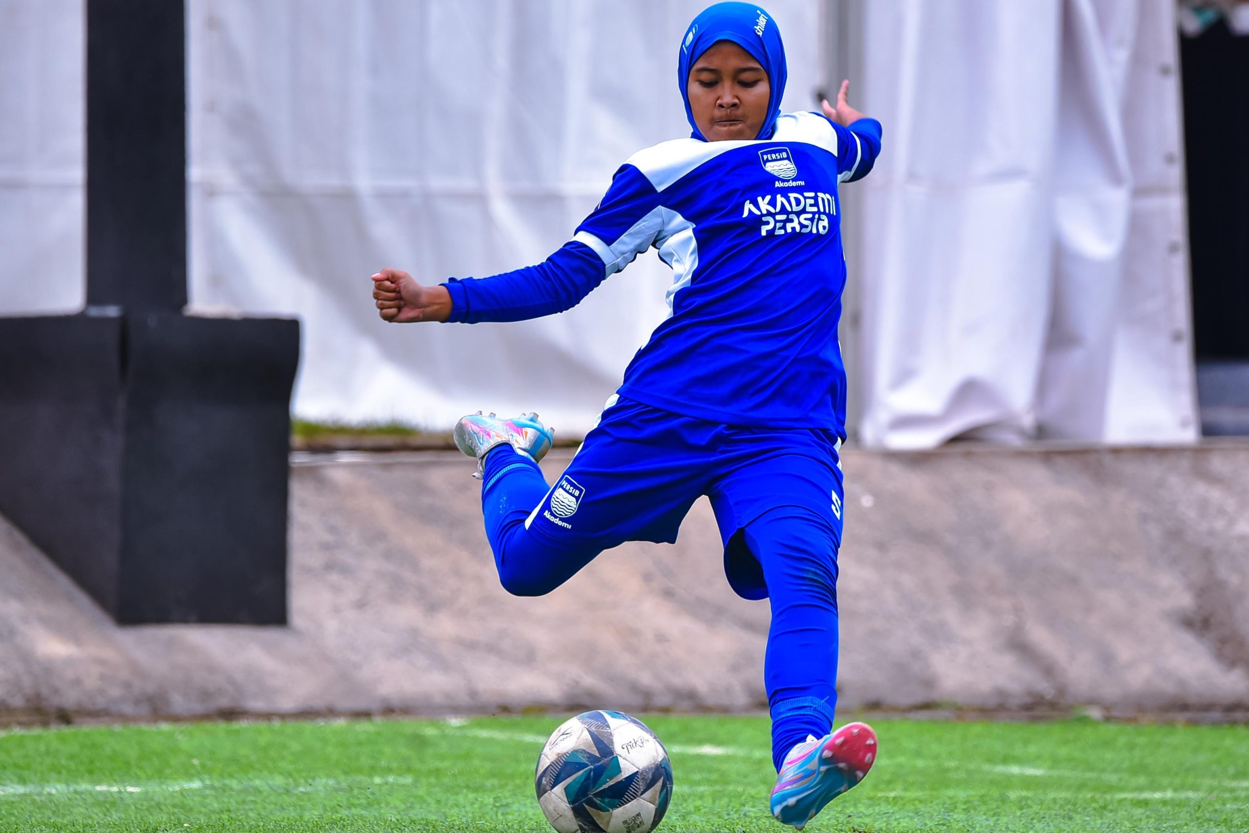 Akademi Persib Putri menang telak 4-0 atas SSB Pindad di Hydroplus Soccer League U-15. Yudi Guntara sebut perbaikan fundamental mulai terlihat/Foto: Media Hydroplus Soccer
