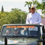 Menteri Koordinator Bidang Politik dan Keamanan Djamari Chaniago memimpin apel kesiapsiagaan karhutla di halaman Kantor Gubernur Kalimantan Barat, Pontianak