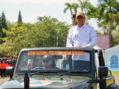 Menteri Koordinator Bidang Politik dan Keamanan Djamari Chaniago memimpin apel kesiapsiagaan karhutla di halaman Kantor Gubernur Kalimantan Barat, Pontianak