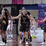Dewa United Banten raih kemenangan keempat beruntun usai gilas RANS Simba Bogor 96-75. Ibarra 25 poin, Cooper catat 13 assist.