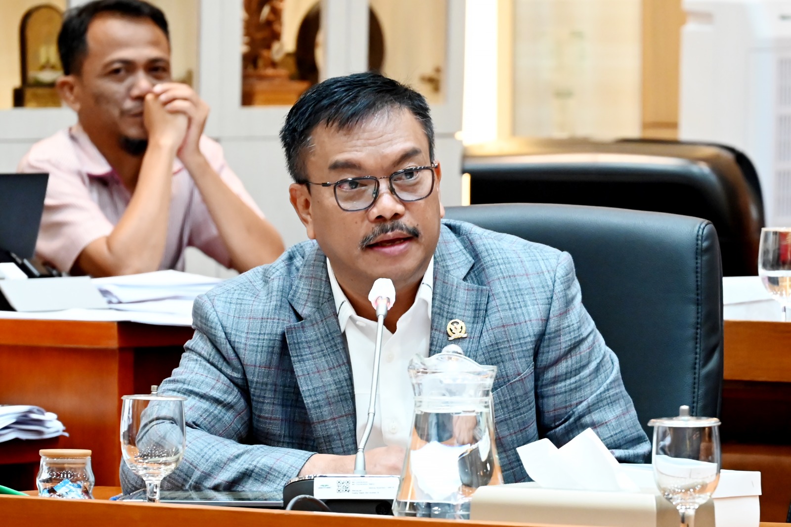Anggota DPR Edy Wuryanto ingatkan penurunan kasus campak 93 persen jangan bikin lengah. Cakupan imunisasi dasar yang sempat turun jadi akar masalah serius.