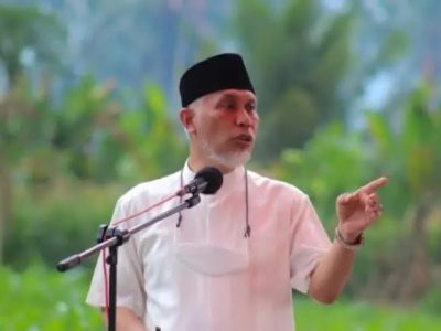 Gubernur Sumbar Mahyeldi imbau warga tak panik soal isu kenaikan BBM. Antrean di SPBU hanya karena kepanikan, bukan gangguan pasokan. Distribusi dipastikan aman.