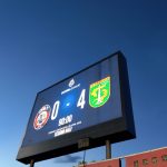 Persebaya Surabaya pesta gol ke gawang Arema FC di Derby Jatim yang digelar di Bali. Kapten Francisco Rivera bikin dua gol, skor akhir 0-4.