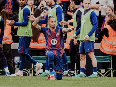 Raphinha minta maaf soal gestur ke suporter Atletico usai Barcelona tersingkir, tapi tetap ngotot timnya "dirampok" wasit. Ia terancam sanksi UEFA.