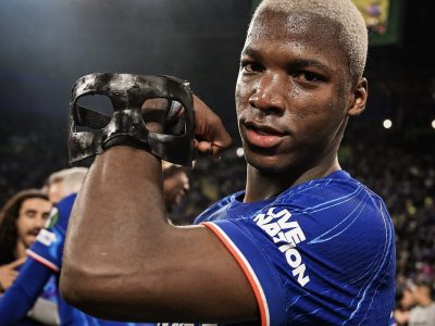 Moises Caicedo perpanjang kontrak di Chelsea hingga 2033 dengan kenaikan gaji. Gelandang Ekuador ini ingin menjadi legenda setelah 140 penampilan dan dua trofi.