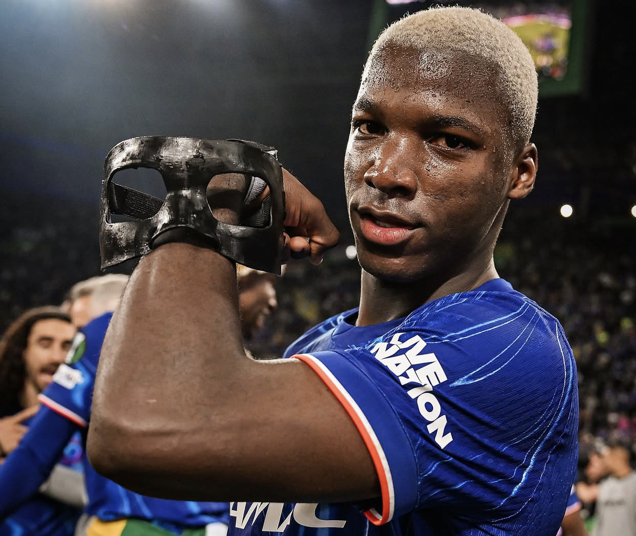 Moises Caicedo perpanjang kontrak di Chelsea hingga 2033 dengan kenaikan gaji. Gelandang Ekuador ini ingin menjadi legenda setelah 140 penampilan dan dua trofi.