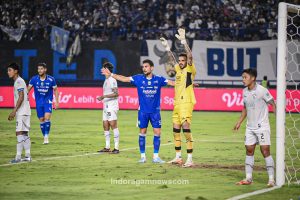 Luciano Guaycochea di laga Pwersib menghadapi Arema FC