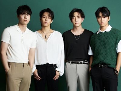 Keempat personel The Rose dalam pengumuman hiatus dan album baru ROSE di akun Instagram mereka
