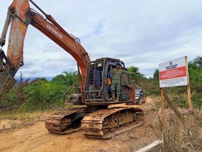 Eskavator barang bukti kasus perambahan kawasan hutan di Bentang Alam Seblat, Kabupaten Mukomuko, Provinsi Bengkulu/Foto: Humas Kemenhut