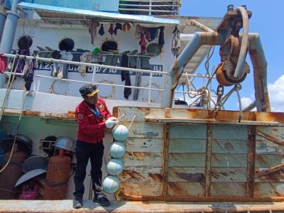 KKP klarifikasi kapal yang ditolak nelayan Merauke adalah JHUB, bukan trawl. Kapal milik PT TKG di Merauke belum kantongi izin dan belum bisa beroperasi.