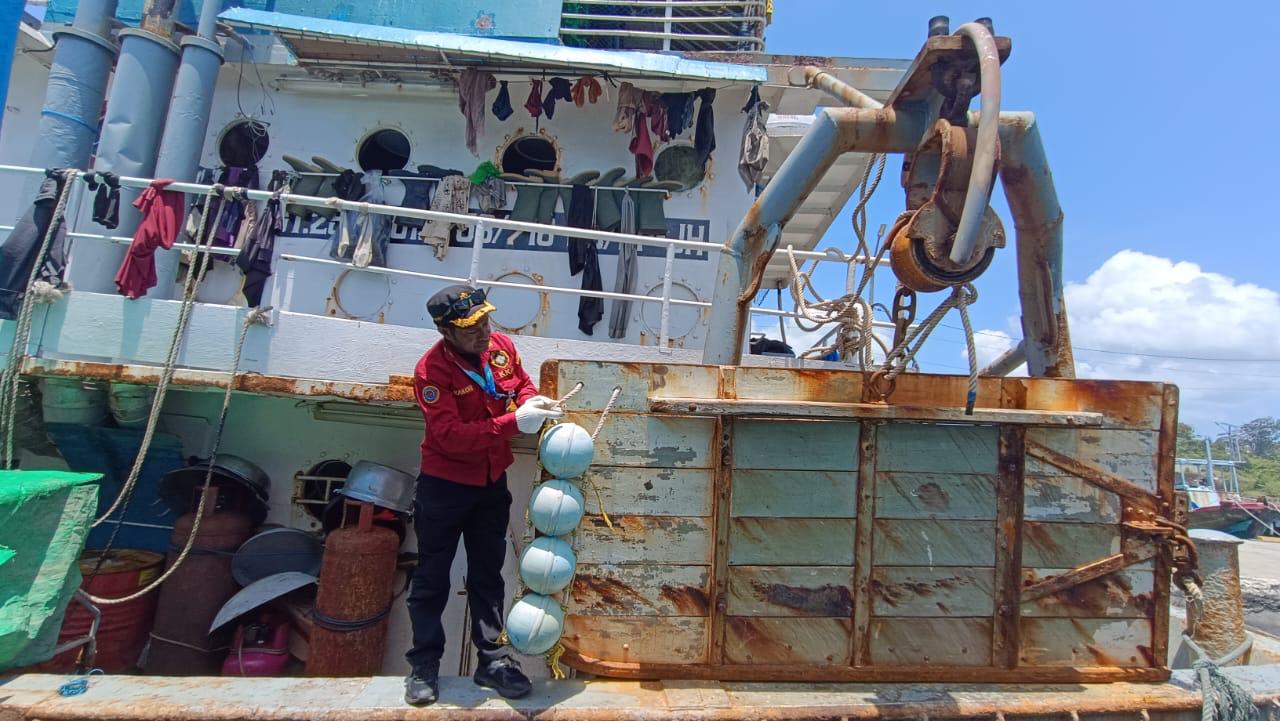 KKP klarifikasi kapal yang ditolak nelayan Merauke adalah JHUB, bukan trawl. Kapal milik PT TKG di Merauke belum kantongi izin dan belum bisa beroperasi.