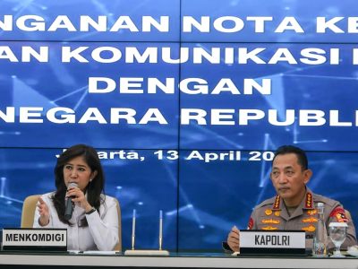 Menteri Komunikasi dan Digital Meutya Hafid melakukan pertemuan dengan Kapolri Jenderal (Pol) Listyo Sigit Prabowo di Kantor Kementerian Komunikasi dan Digital, Jakarta, Senin (13/4/2026). Dalam pertemuan itu keduanya melakukan diskusi sinergitas dan penandatangananan nota kesepahaman/Foto: InfoPublik