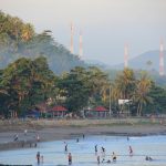 Pantai Karang Hawu di Sukabumi menawarkan tebing karang berbentuk tungku, pasir putih, serta petilasan mistis Nyi Roro Kidul.