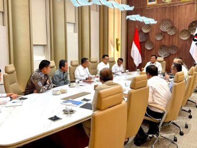 Presiden Prabowo gelar rapat terbatas di Istana Negara setelah lawatan ke Rusia dan Prancis. Bahas percepatan program strategis di bidang pendidikan, pangan, hilirisasi, dan energi/Foto: Instagram @presidenrepublikindonesia