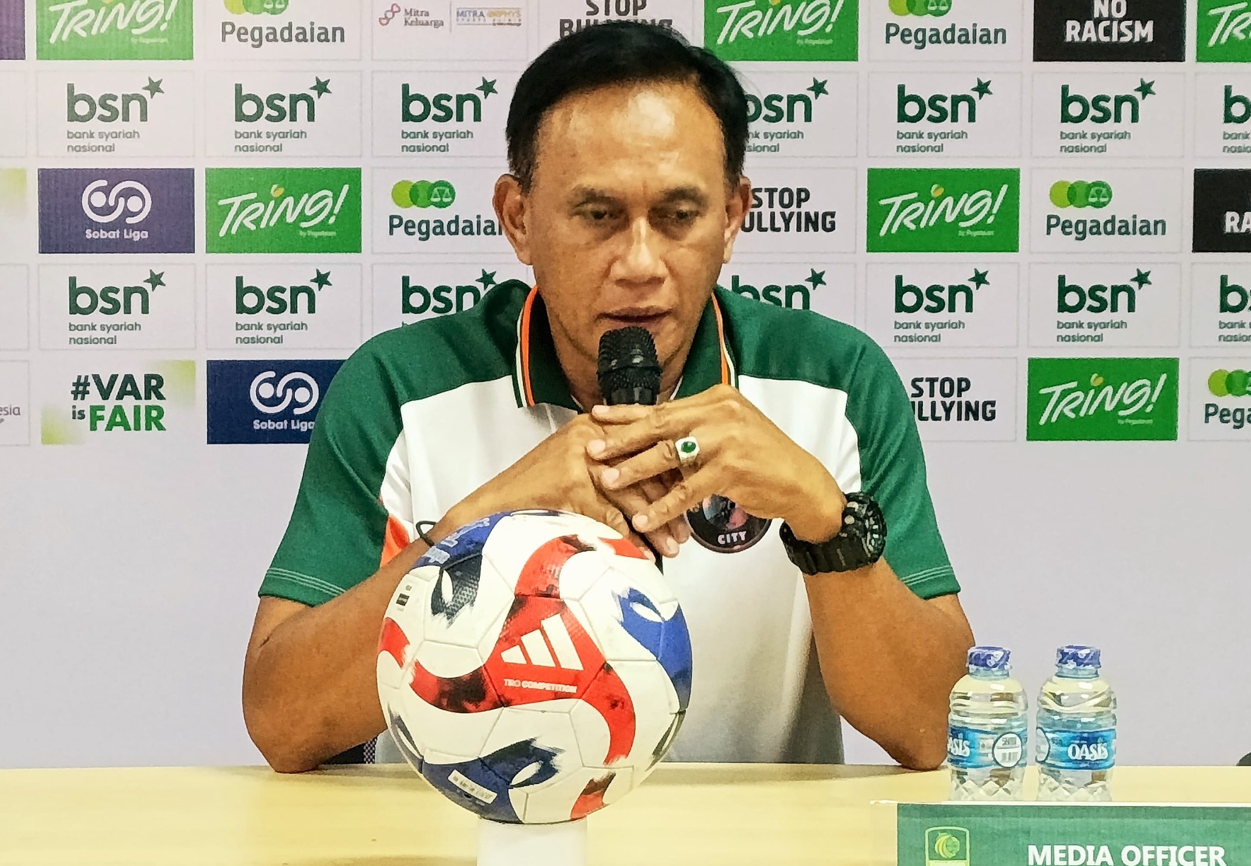 Ekspresi kekecewaan pemain FC Bekasi City usai laga kontra Persikad Depok di Stadion Pakansari.