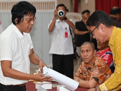 Wakil Ketua Badan Aspirasi Masyarakat (BAM) DPR RI Adian Napitupulu saat memimpin Kunjungan Kerja BAM DPR RI di Pekanbaru, Kamis (16/4/2026). Foto : Humas DPR RI