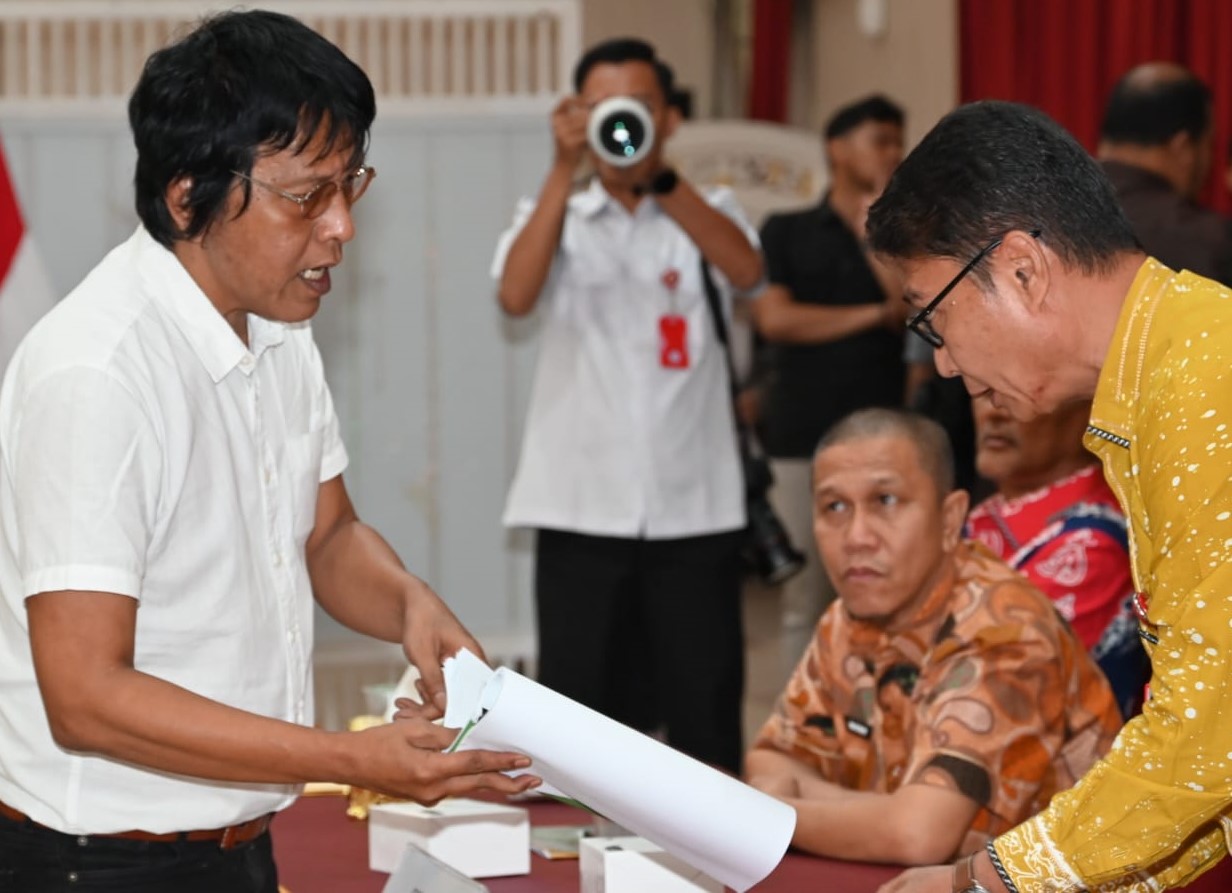 Wakil Ketua Badan Aspirasi Masyarakat (BAM) DPR RI Adian Napitupulu saat memimpin Kunjungan Kerja BAM DPR RI di Pekanbaru, Kamis (16/4/2026). Foto : Humas DPR RI
