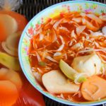 Asinan Bogor, kuliner tradisional berisi buah dan sayur dengan kuah pedas segar.