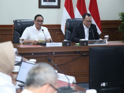 Kepala BNN Suyudi Ario Seto dan Kepala BRIN Arif Satria saat pertemuan di Gedung BJ Habibie, Jakarta Pusat