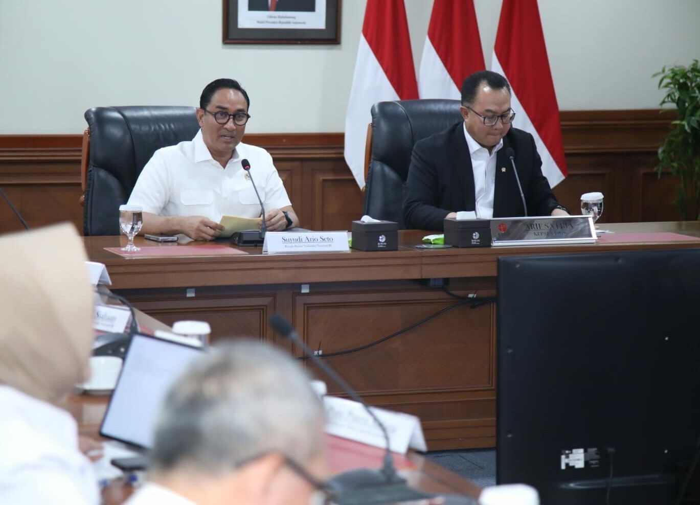 Kepala BNN Suyudi Ario Seto dan Kepala BRIN Arif Satria saat pertemuan di Gedung BJ Habibie, Jakarta Pusat