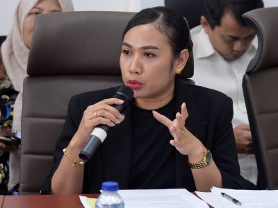 Anggota DPR Cheroline Makalew minta pengawasan BBM subsidi diperketat dan percepat transisi ke EBT. Potensi EBT di Papua belum dimanfaatkan maksimal.