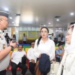 Anggota Komisi XIII DPR RI Rieke Diah Pitaloka dalam kunjungan kerja ke Kantor Imigrasi Kalimantan Barat, 9 April 2026