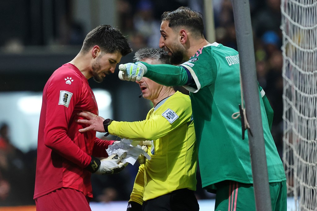 Kiper Italia Gianluigi Donnarumma mengaku menangis usai Azzurri gagal lolos ke Piala Dunia ketiga kalinya berturut-turut. Ia berjanji akan berjuang membawa Italia kembali.