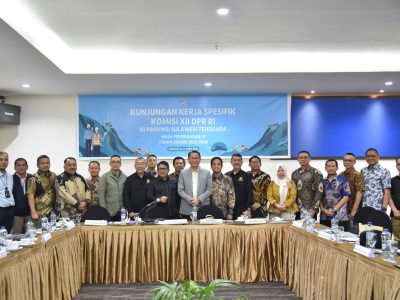 Ketua Komisi XII DPR RI, Bambang Patijaya saat Kunjungan Kerja Spesifik (Kunspek) ke Kota Kendari, Provinsi Sulawesi Tenggara, Rabu (15/4/2026)/Foto: Humas DPR RI