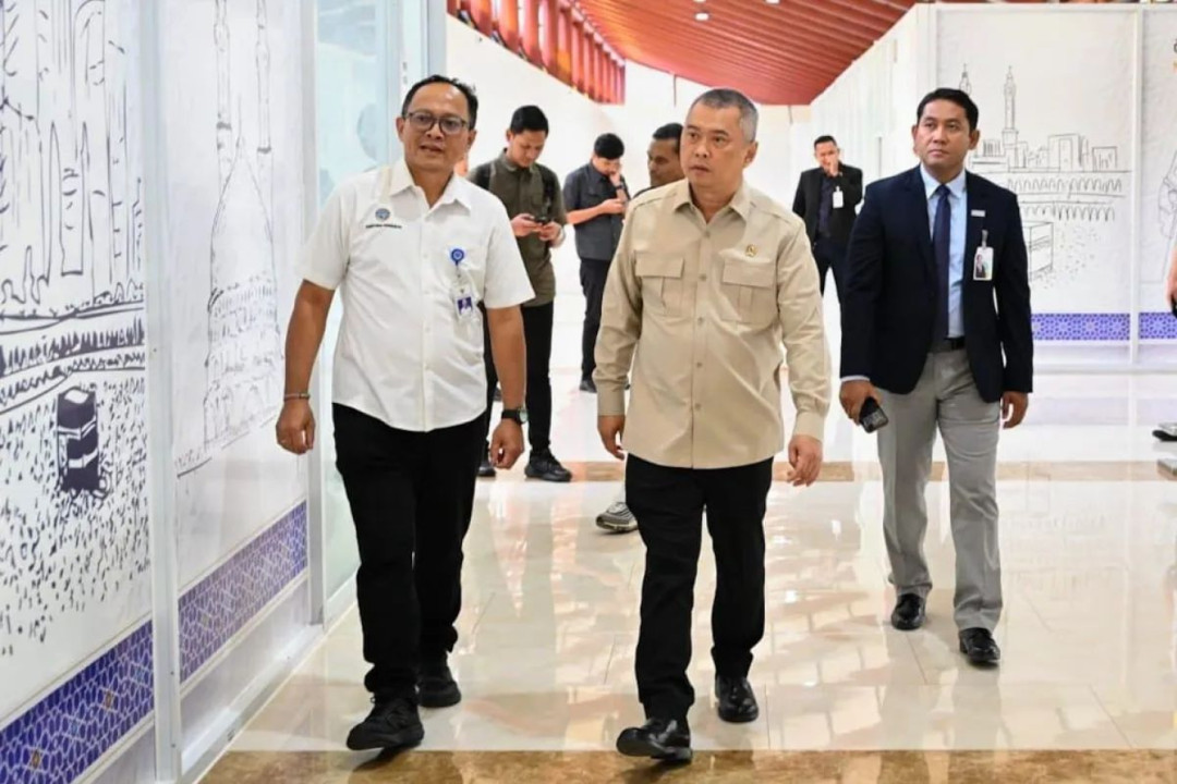 Menhub Dudy Purwagandhi pastikan Terminal 2F Bandara Soetta siap layani 221 ribu jemaah haji 2026. Kloter pertama berangkat 22 April dari 14 embarkasi.