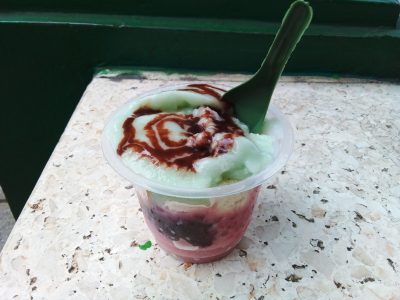 Es doger menyimpan sejarah panjang dari impor es batu 1846 hingga akronim dorong gerobak. Ini cerita di balik kesegarannya.