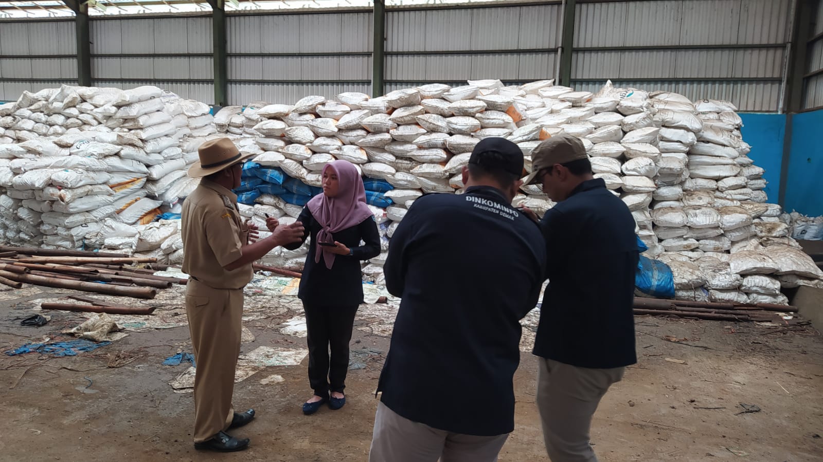 Kepala Desa Kedungkarang, Muhdi di lokasi Gedung Garam Nasional (GGN), Selasa (28/4/2026). saat menyampaikan statement di Gedung Garam Nasional/Foto: Media Center Demak