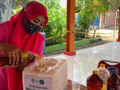 Ibu-ibu PKK Semarang dan DIY kumpulkan minyak jelantah. Pertamina olah jadi bioavtur di Kilang Cilacap. Program ini dukung ketahanan energi dan ekonomi sirkular.
