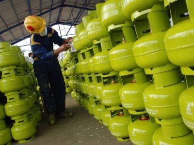 Menteri ESDM Bahlil Lahadalia pastikan harga LPG 3 kg tak naik, stok aman. Distribusi masih bermasalah di tingkat pangkalan. LPG nonsubsidi naik 18% per 18 April/Foto: PT Pertamina