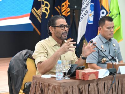 Anggota Panitia Khusus (Pansus) RUU tentang Hukum Perdata Internasional (HPI) DPR RI, Nasir Djamil, dalam agenda Kunjungan Kerja Pansus RUU HPI ke Kota Batam, Provinsi Kepulauan Riau/Foto: Humas DPR RI