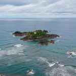 Pulau Nusamanuk di Tasikmalaya, pulau terluar Indonesia yang berbatasan langsung dengan Australia. Bekas jalur migrasi burung dengan pantai Karangtawulan yang indah/Foto: Disparbud Jabar