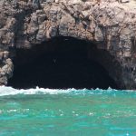 Gua Tungku di Pulau Sangiang, Banten. Tebing curam 90 derajat, fenomena hiu mangsa kelelawar. Waktu terbaik Mei-Agustus.