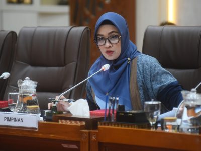 Wakil Ketua Komisi IX DPR Putih Sari dorong perlindungan khusus bagi PMI di wilayah konflik. Opsi penundaan penempatan hingga evakuasi harus disiapkan pemerintah.